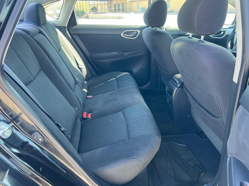 Nissan Sentra Vehicle Full-screen Gallery Image 11