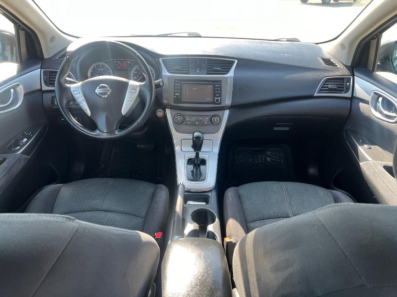 Nissan Sentra Vehicle Full-screen Gallery Image 13