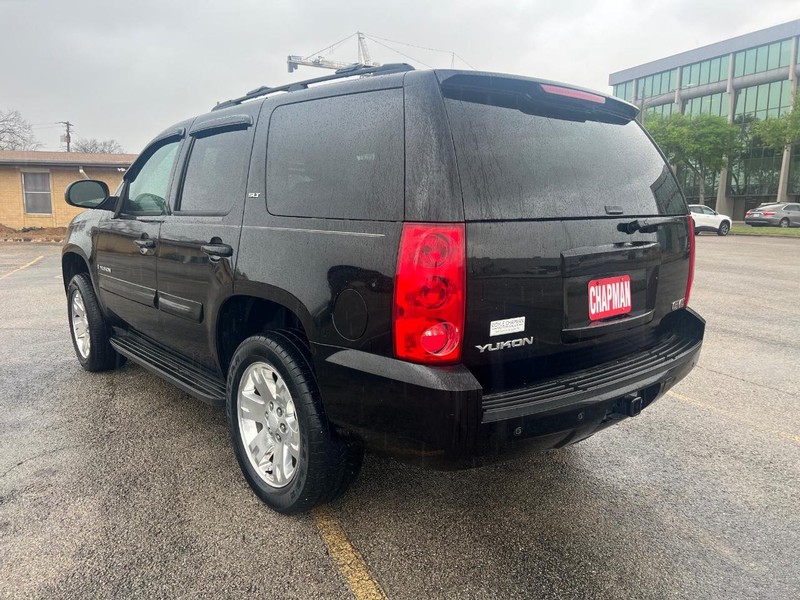 GMC Yukon Vehicle Full-screen Gallery Image 07