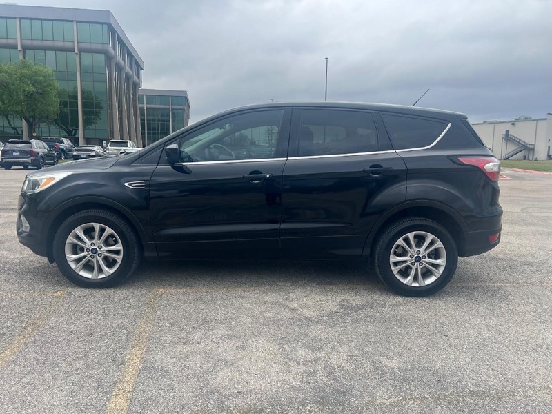 Ford Escape Vehicle Full-screen Gallery Image 2