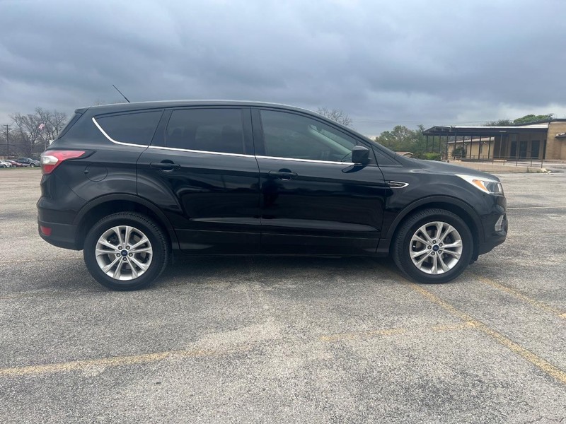 Ford Escape Vehicle Full-screen Gallery Image 5