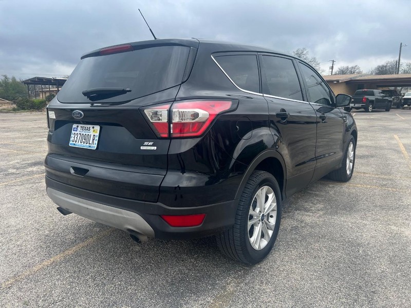 Ford Escape Vehicle Full-screen Gallery Image 6