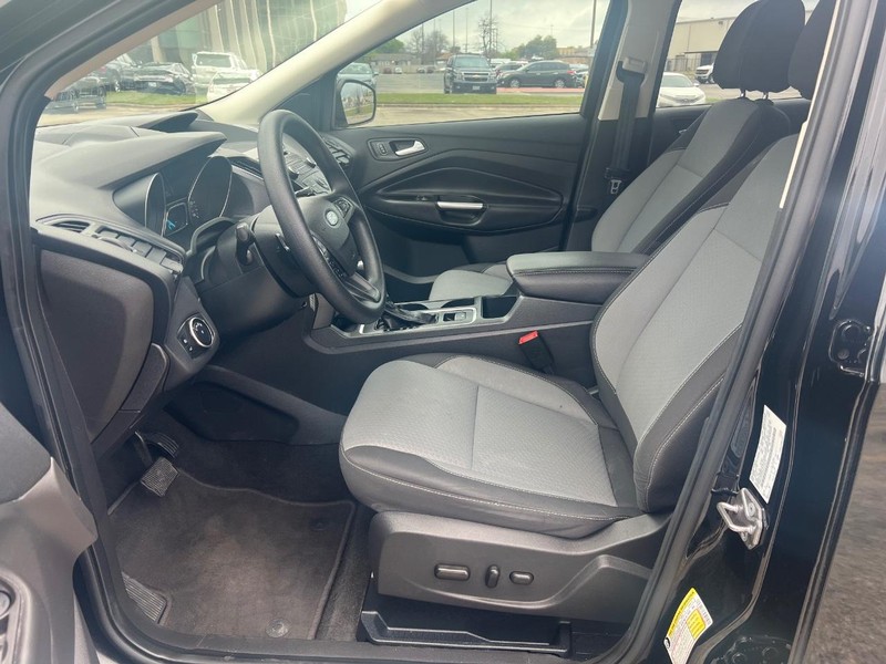 Ford Escape Vehicle Full-screen Gallery Image 8