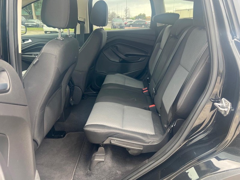 Ford Escape Vehicle Full-screen Gallery Image 9