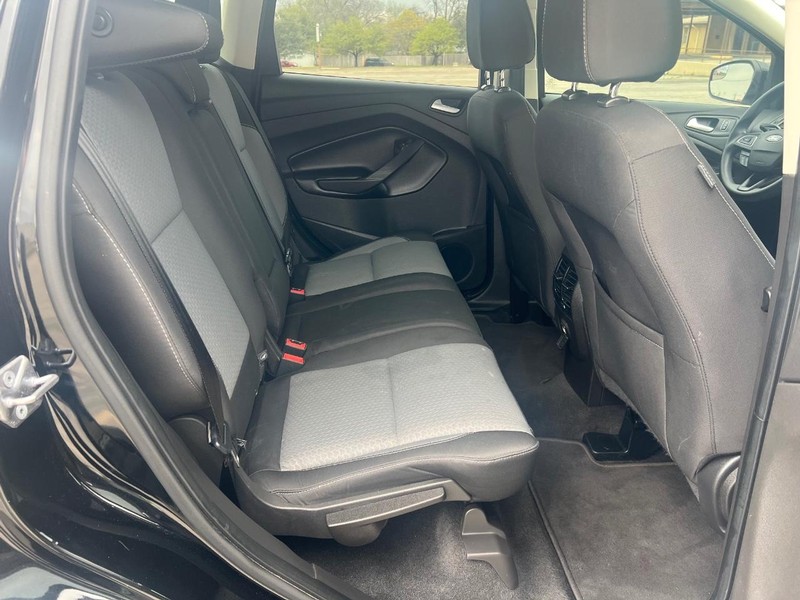 Ford Escape Vehicle Full-screen Gallery Image 11