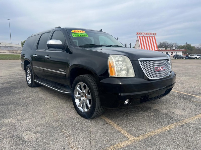 GMC Yukon XL Vehicle Full-screen Gallery Image 4