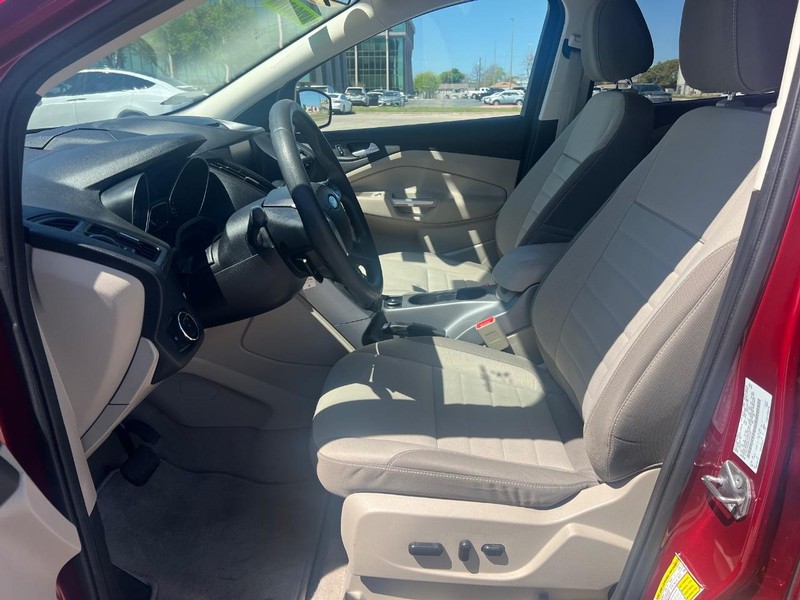 Ford Escape Vehicle Full-screen Gallery Image 8