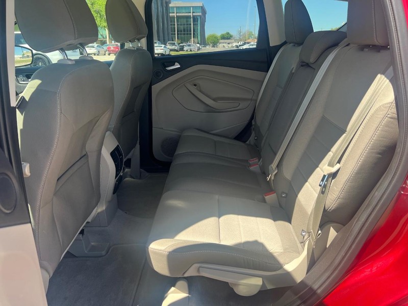 Ford Escape Vehicle Full-screen Gallery Image 9