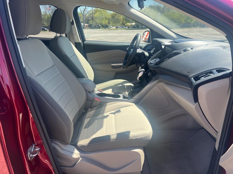 Ford Escape Vehicle Full-screen Gallery Image 10