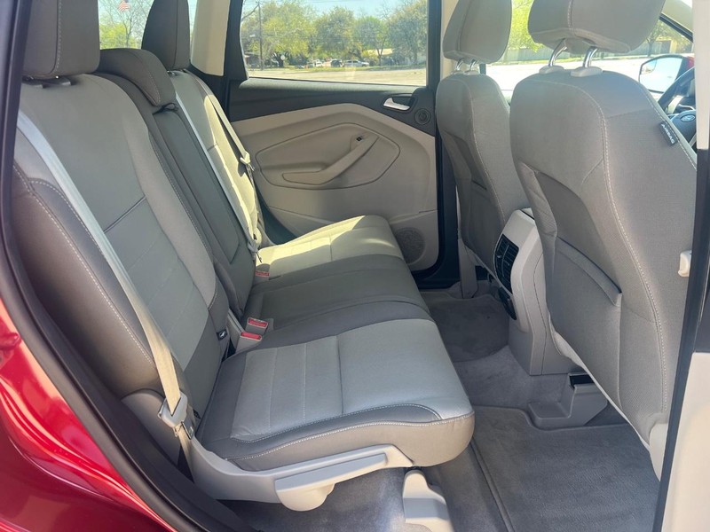 Ford Escape Vehicle Full-screen Gallery Image 11