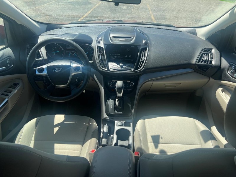 Ford Escape Vehicle Full-screen Gallery Image 12