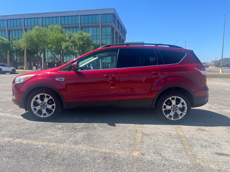 Ford Escape Vehicle Full-screen Gallery Image 2