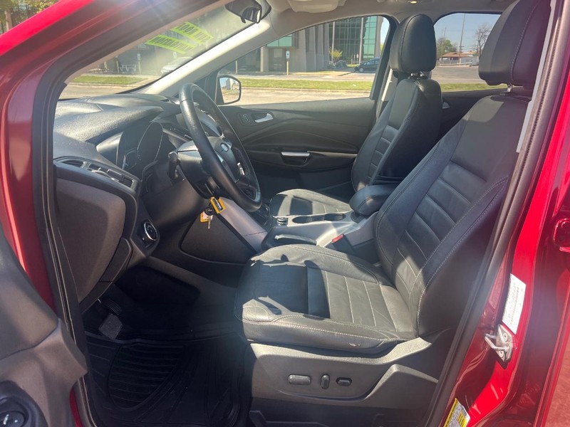 Ford Escape Vehicle Full-screen Gallery Image 8