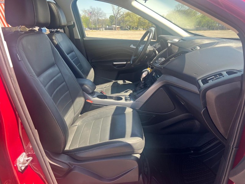 Ford Escape Vehicle Full-screen Gallery Image 10