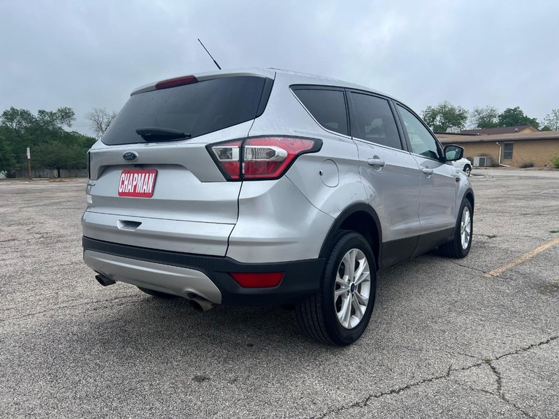 Ford Escape Vehicle Full-screen Gallery Image 6