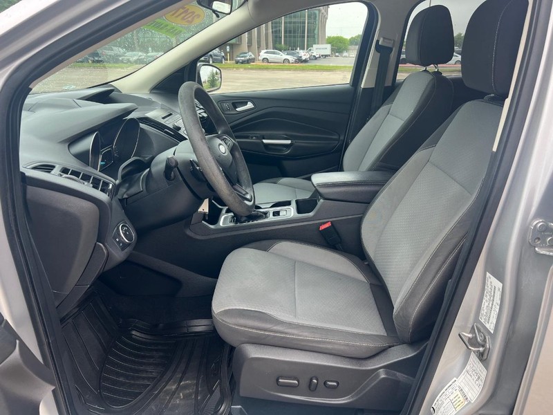 Ford Escape Vehicle Full-screen Gallery Image 8