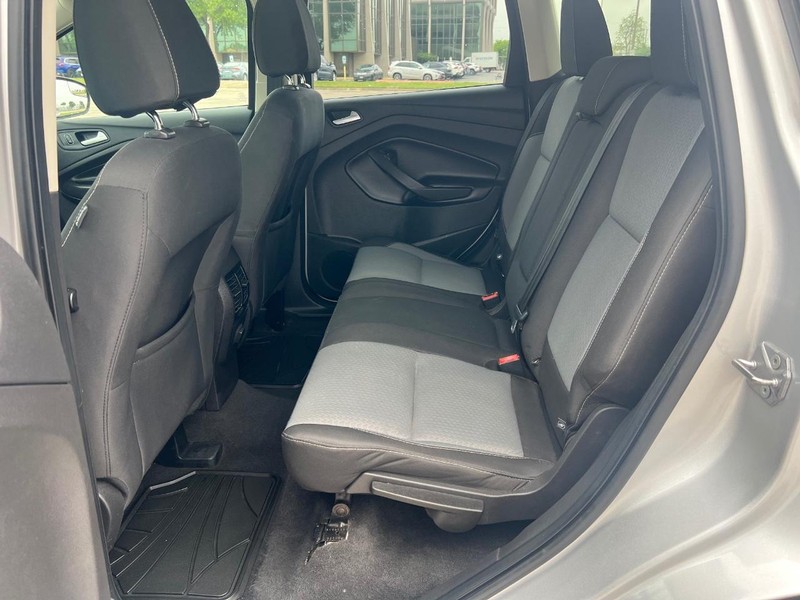 Ford Escape Vehicle Full-screen Gallery Image 9