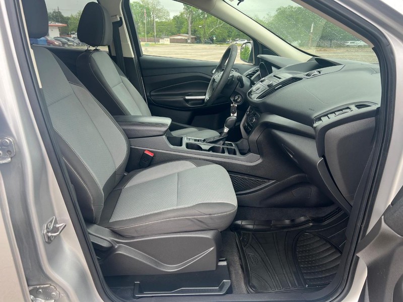 Ford Escape Vehicle Full-screen Gallery Image 10