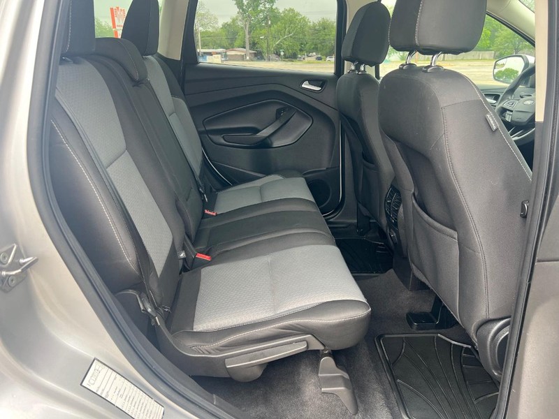 Ford Escape Vehicle Full-screen Gallery Image 11