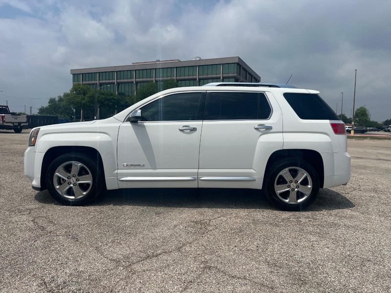 GMC Terrain Vehicle Full-screen Gallery Image 02