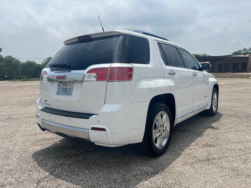 GMC Terrain Vehicle Full-screen Gallery Image 06