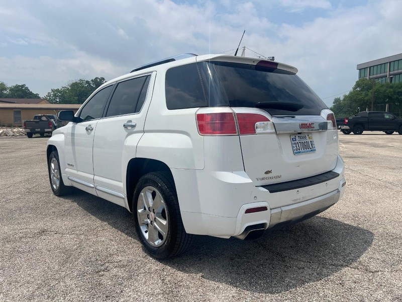 GMC Terrain Vehicle Full-screen Gallery Image 07