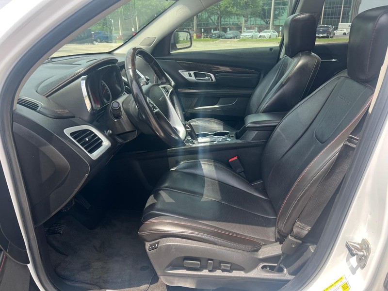 GMC Terrain Vehicle Full-screen Gallery Image 08