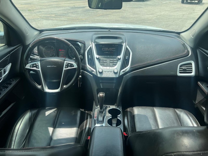 GMC Terrain Vehicle Full-screen Gallery Image 12