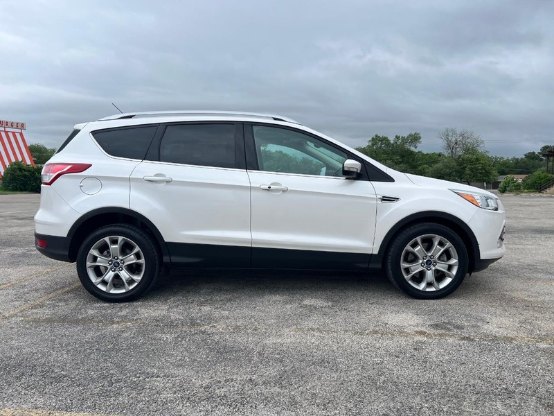 Ford Escape Vehicle Full-screen Gallery Image 5