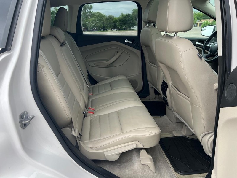 Ford Escape Vehicle Full-screen Gallery Image 11