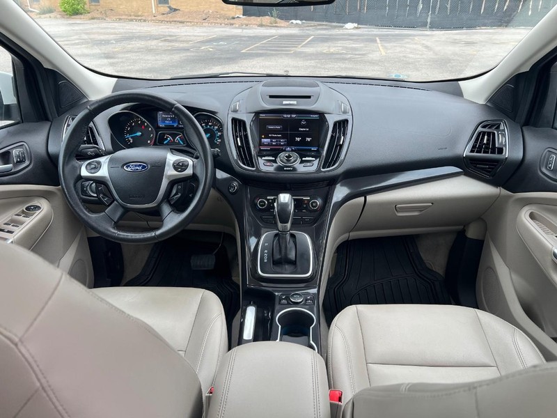 Ford Escape Vehicle Full-screen Gallery Image 13