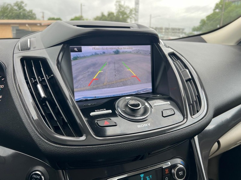 Ford Escape Vehicle Full-screen Gallery Image 14