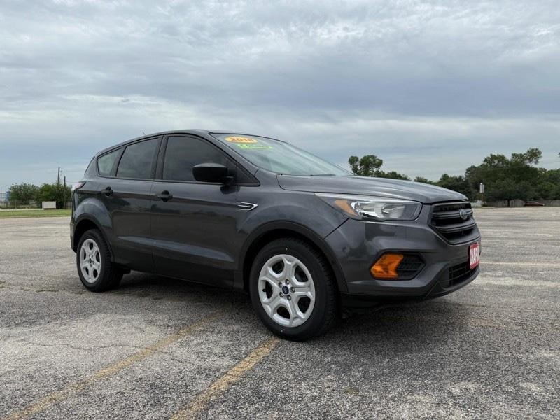 Ford Escape Vehicle Full-screen Gallery Image 4