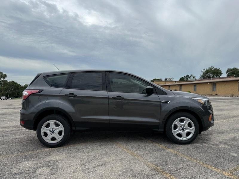 Ford Escape Vehicle Full-screen Gallery Image 5