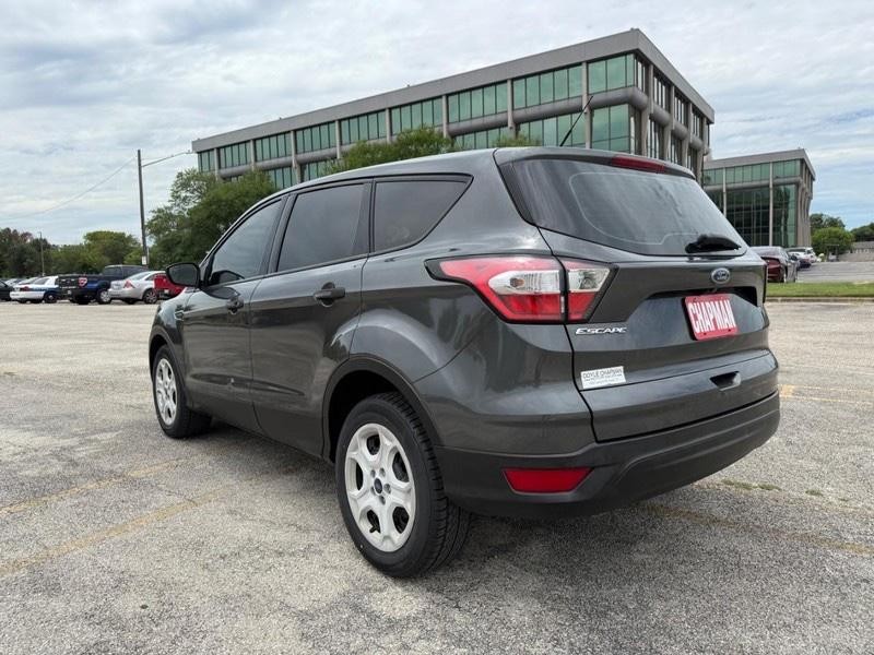 Ford Escape Vehicle Full-screen Gallery Image 7