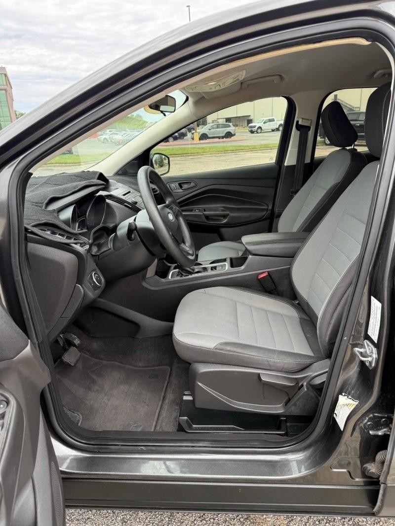 Ford Escape Vehicle Full-screen Gallery Image 8