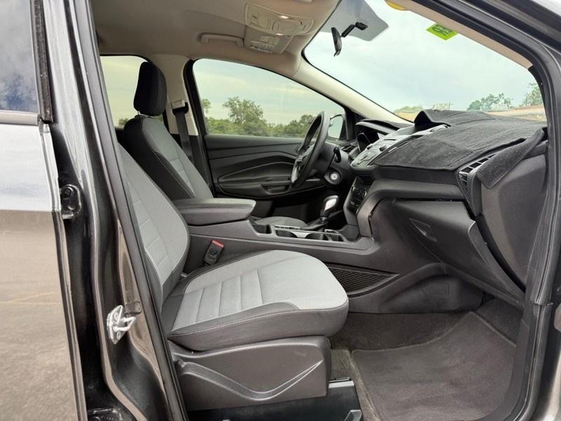 Ford Escape Vehicle Full-screen Gallery Image 10