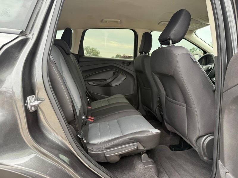 Ford Escape Vehicle Full-screen Gallery Image 11