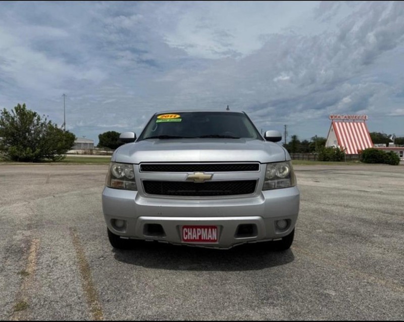 Chevrolet Suburban Vehicle Full-screen Gallery Image 3