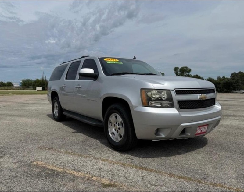 Chevrolet Suburban Vehicle Full-screen Gallery Image 4