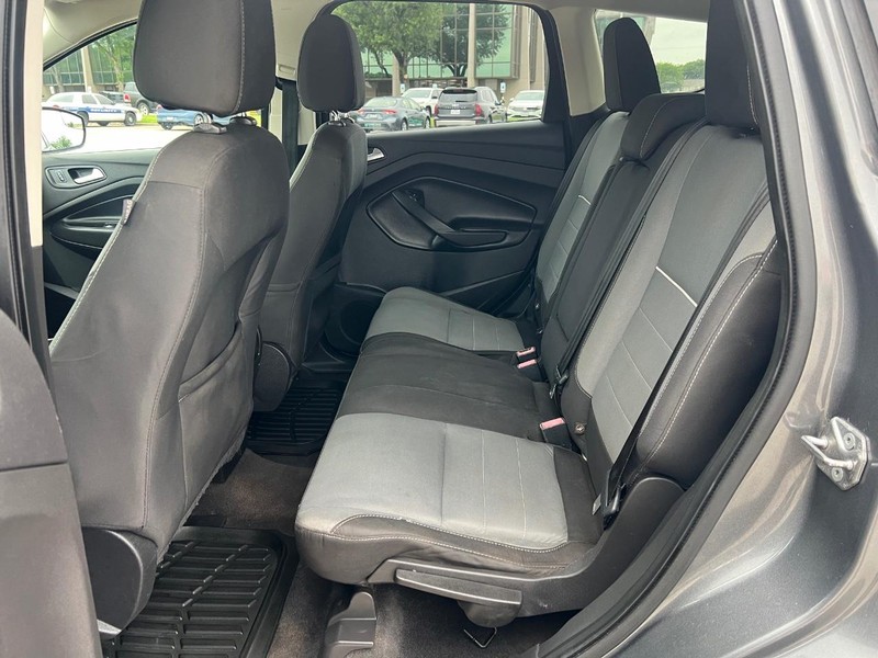 Ford Escape Vehicle Full-screen Gallery Image 09