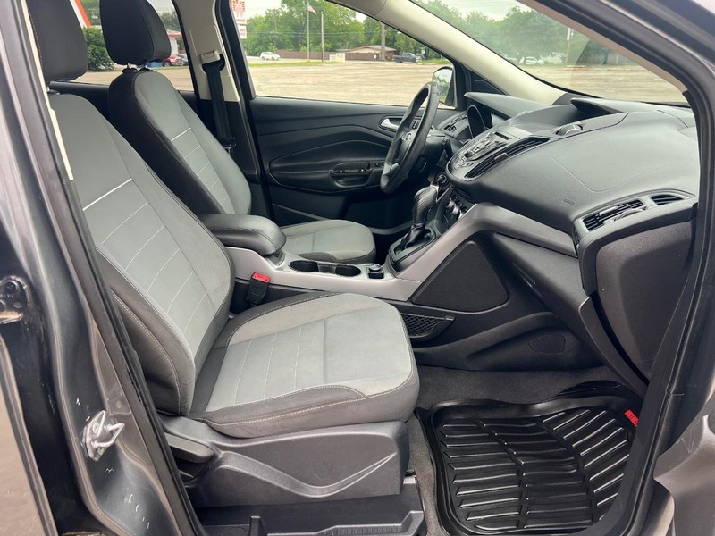Ford Escape Vehicle Full-screen Gallery Image 10