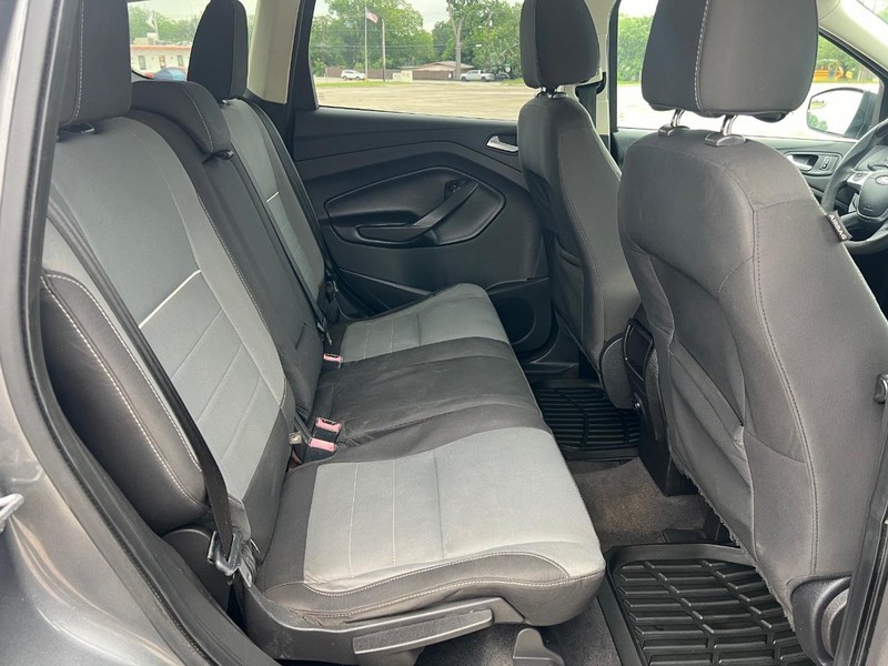 Ford Escape Vehicle Full-screen Gallery Image 11
