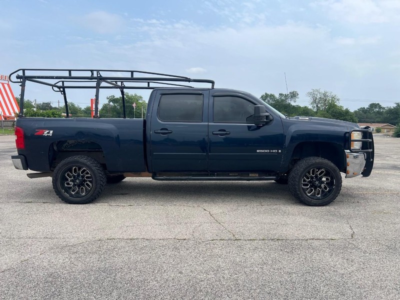 Chevrolet Silverado 2500HD Vehicle Full-screen Gallery Image 5
