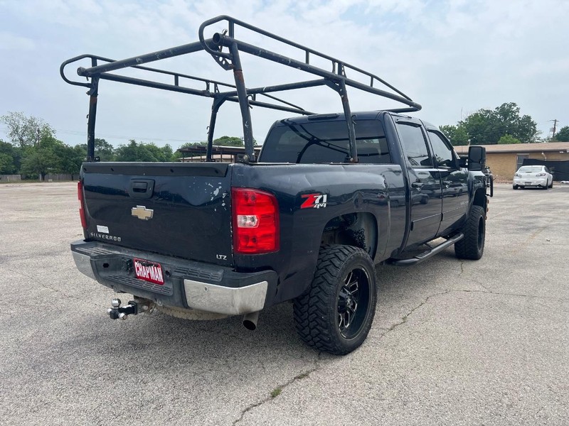 Chevrolet Silverado 2500HD Vehicle Full-screen Gallery Image 6