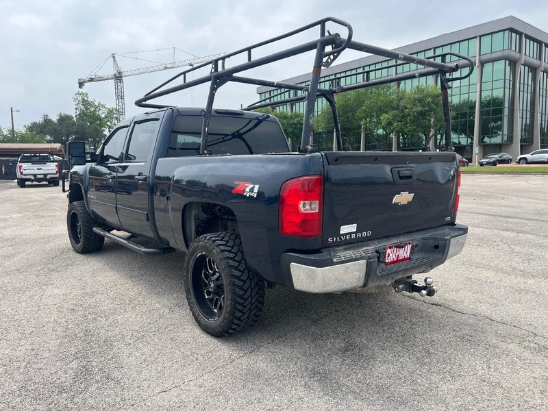 Chevrolet Silverado 2500HD Vehicle Full-screen Gallery Image 7
