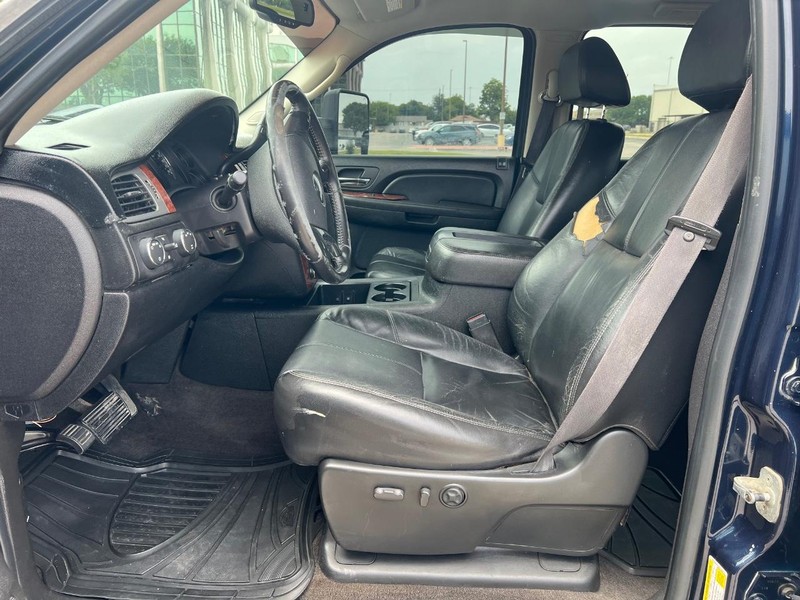 Chevrolet Silverado 2500HD Vehicle Full-screen Gallery Image 8