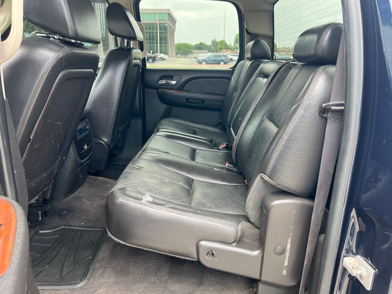 Chevrolet Silverado 2500HD Vehicle Full-screen Gallery Image 9