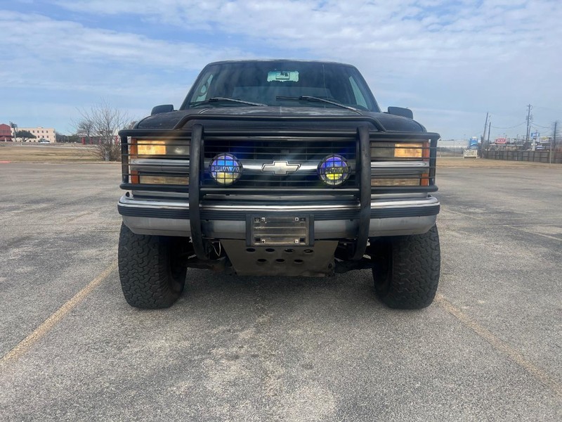 Chevrolet C/K 1500 Vehicle Full-screen Gallery Image 3
