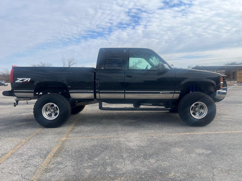 Chevrolet C/K 1500 Vehicle Full-screen Gallery Image 5